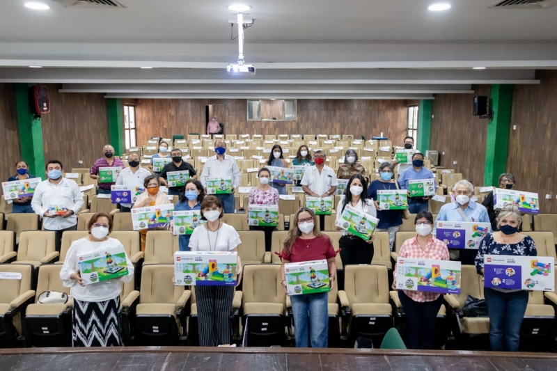 Escuelas de educación obligatoria reciben equipo didáctico de Lego Education